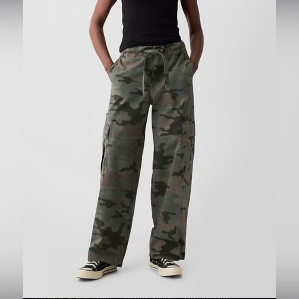 GAP Women's Green Camouflage Pants